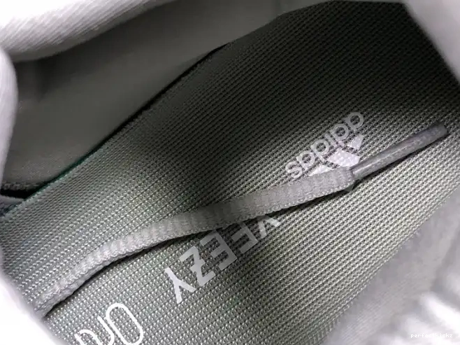 v2 Yeezy Adidas 700 Salt Boost EG7487 0513